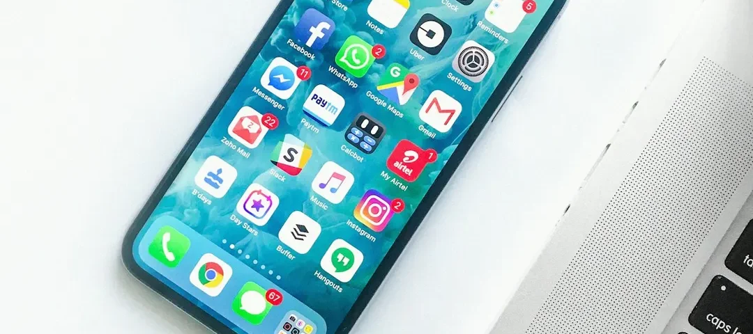 دليل شاشات الهواتف AMOLED LCD